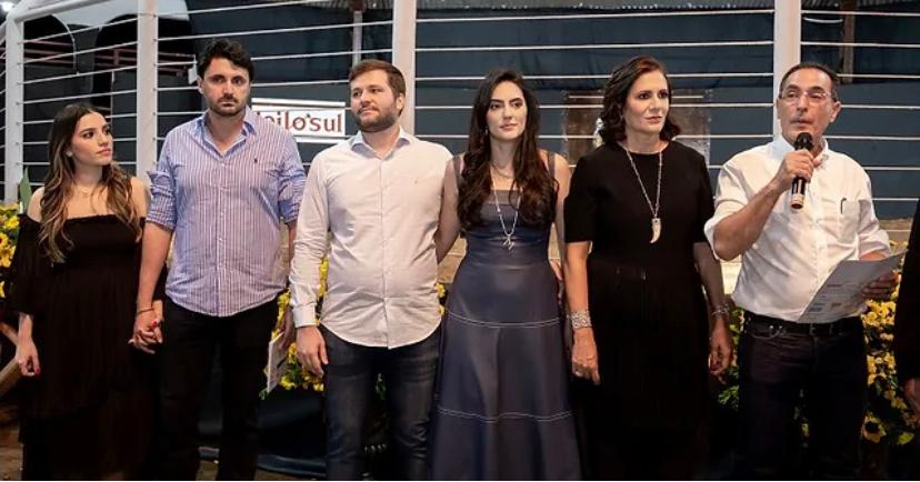 Chico Azenha e familiares durante o leilão nesta semana. Imagem: Tribuna Livre